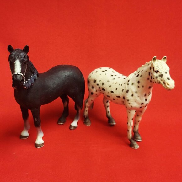 Two Schleich Toy Horse Figurines Black Horse & Spotted Knabstrupper 2006 - Picture 12 of 12